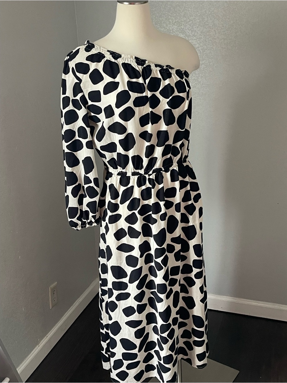 Who What Wear Black and White One-Shoulder Printed Midi Dress